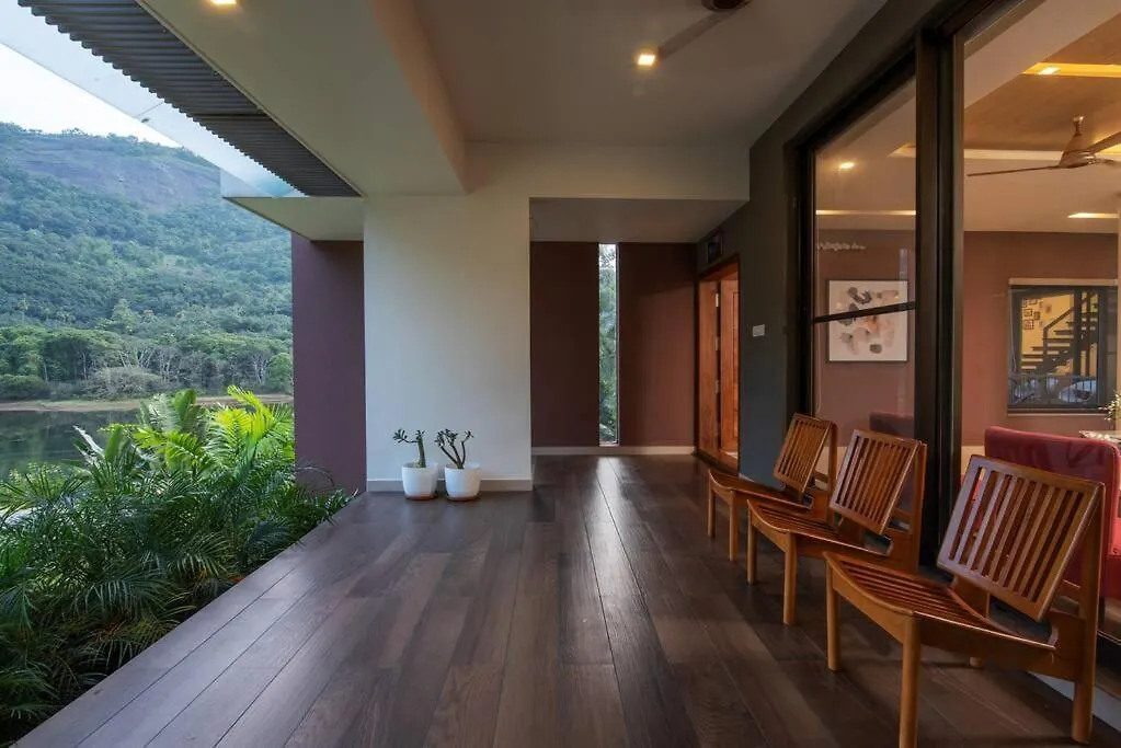 Premium 5 Bedroom Full Pool Villa By Lake Close To Vagamon Muttam