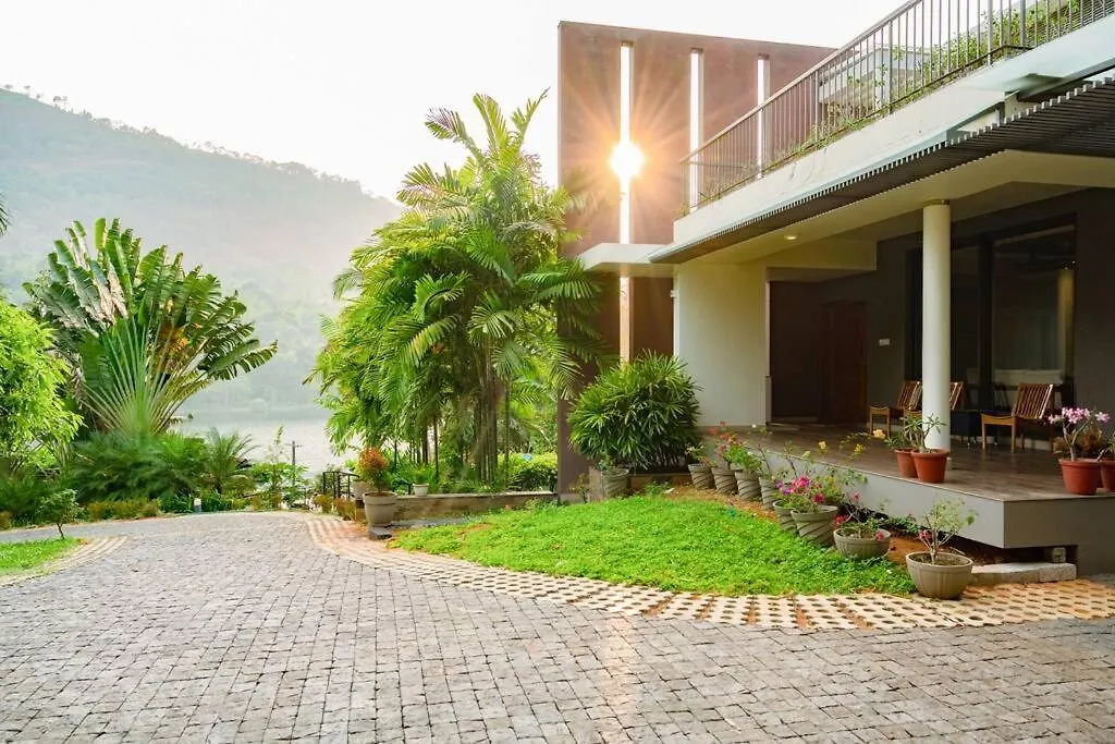 Premium 5 Bedroom Full Pool Villa By Lake Close To Vagamon Muttam